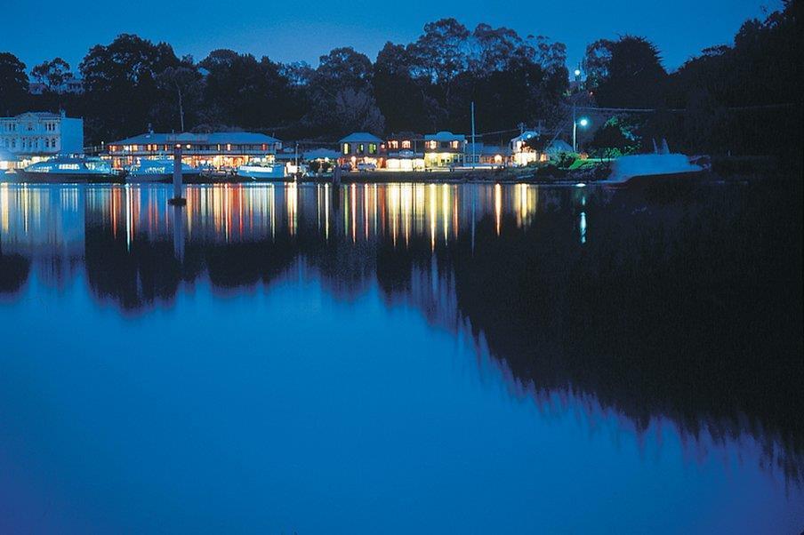 Strahan Village Esterno foto