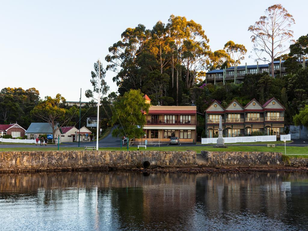 Strahan Village Esterno foto