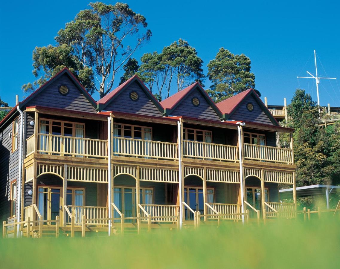 Strahan Village Esterno foto